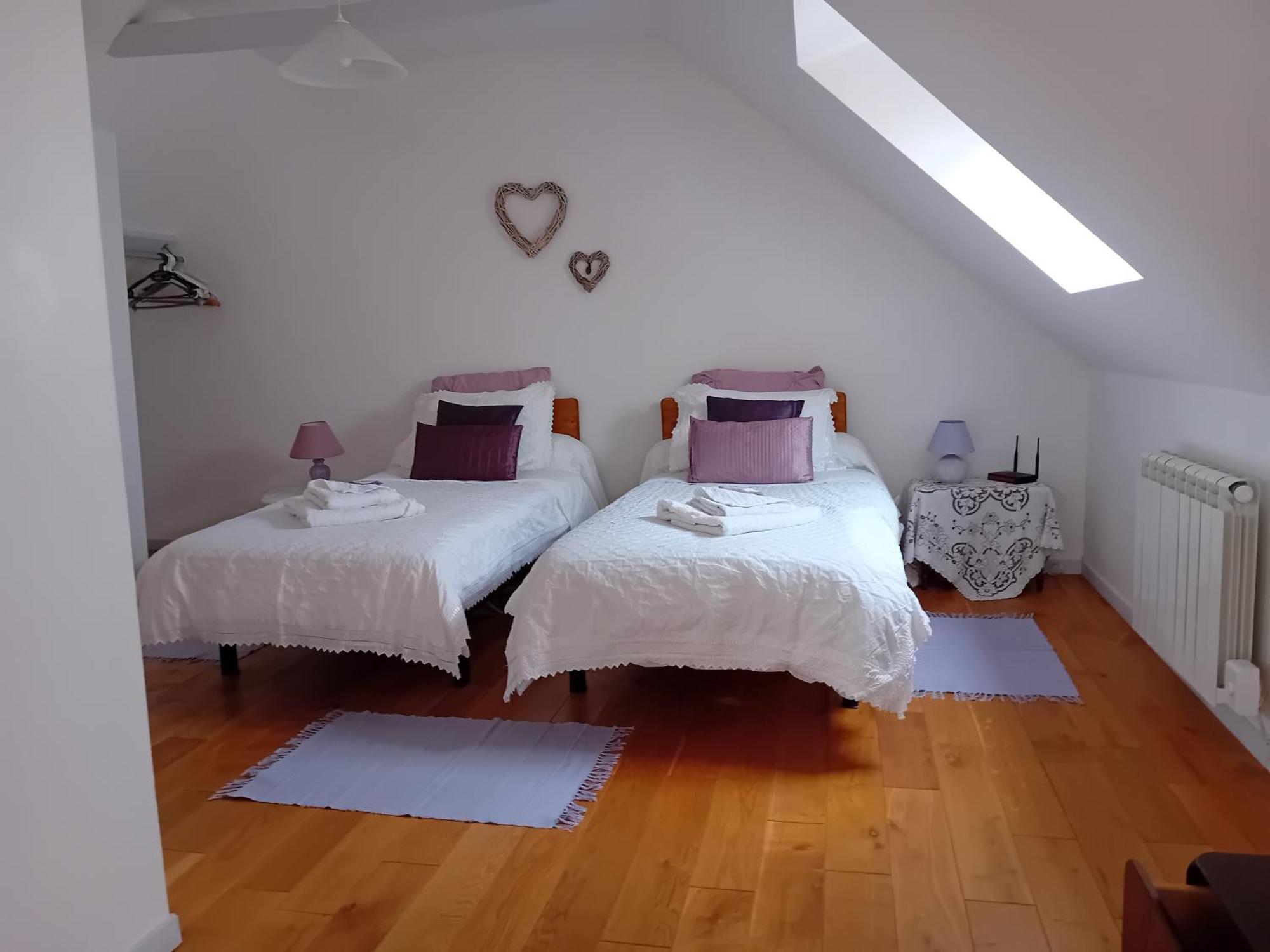 Captivating 2-Bed House With Log Burner In Kerien Bagian luar foto